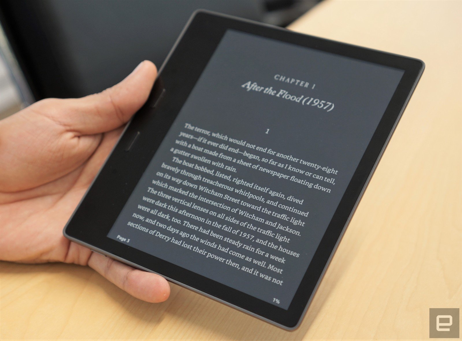 Amazon's new Kindle Oasis is waterproof and has a bigger screen